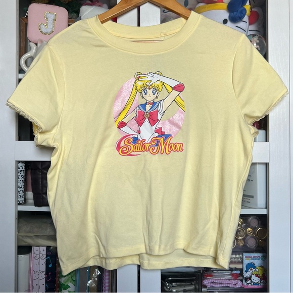 Sailor Moon Tops - Sailor Moon Women’s Tee Yellow XL NEW